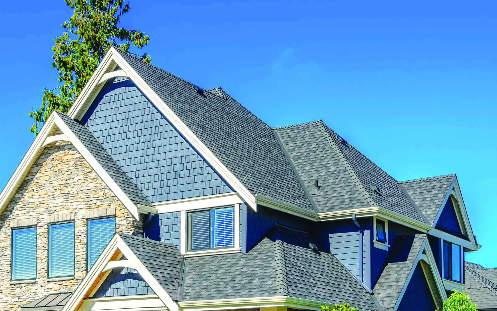 New-roof-on-new-home-in-daylight